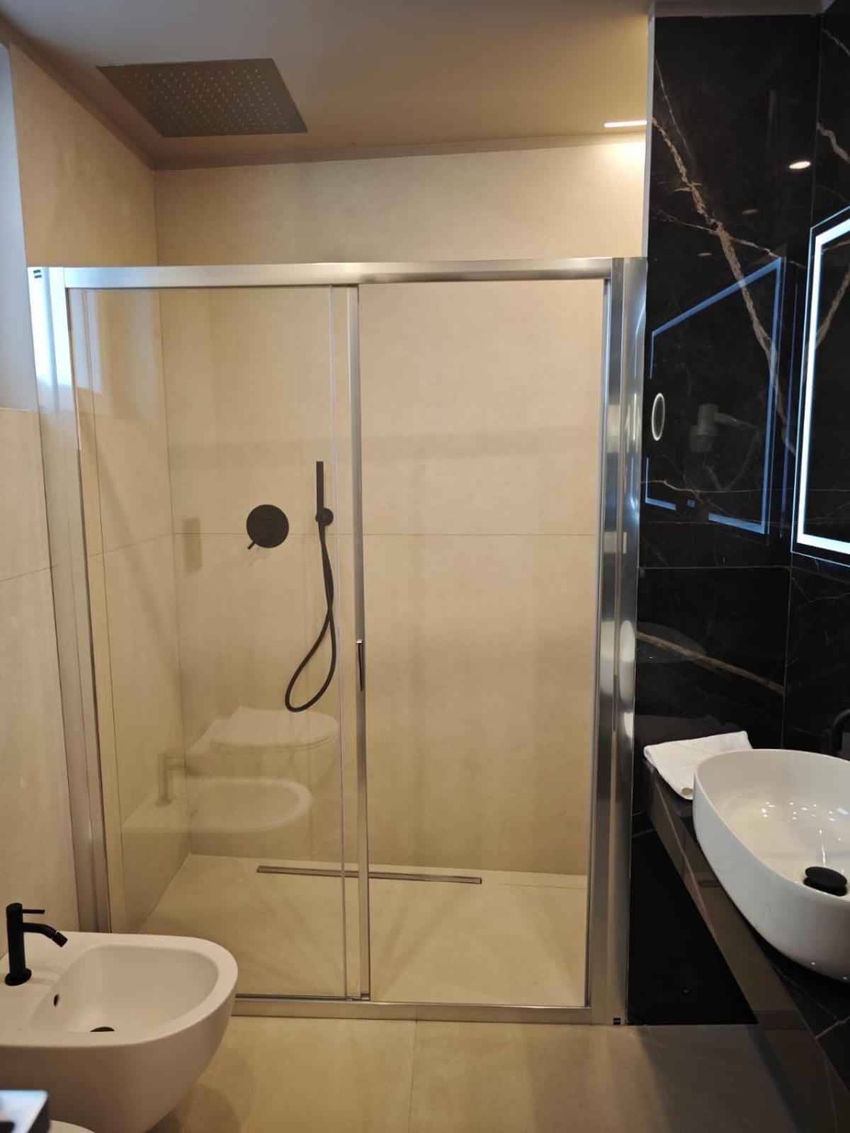 באקולי Shanti Rooms & Apartments Castello מראה חיצוני תמונה